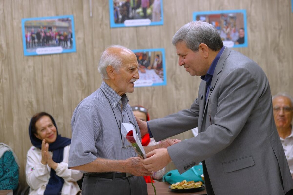 پویش رز مهربانی در پاتوق حال خوب سالمندان