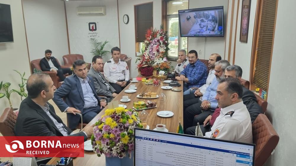 مدیرعامل سازمان منطقه آزاد انزلی از ایستگاه‌های آتش‌نشانی یاری‌رسان در حادثه ونوس تجلیل كرد