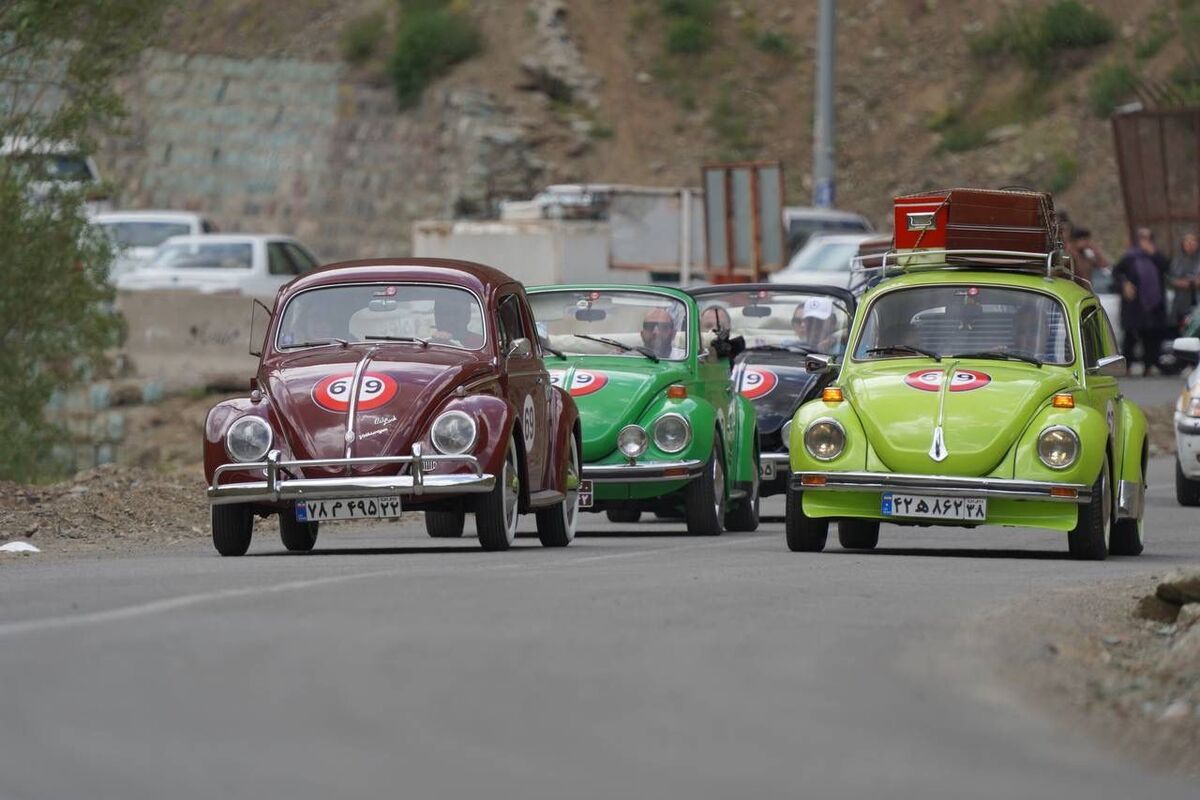 پیمایش فولکس‌های رنگی در جاده‌های شمال