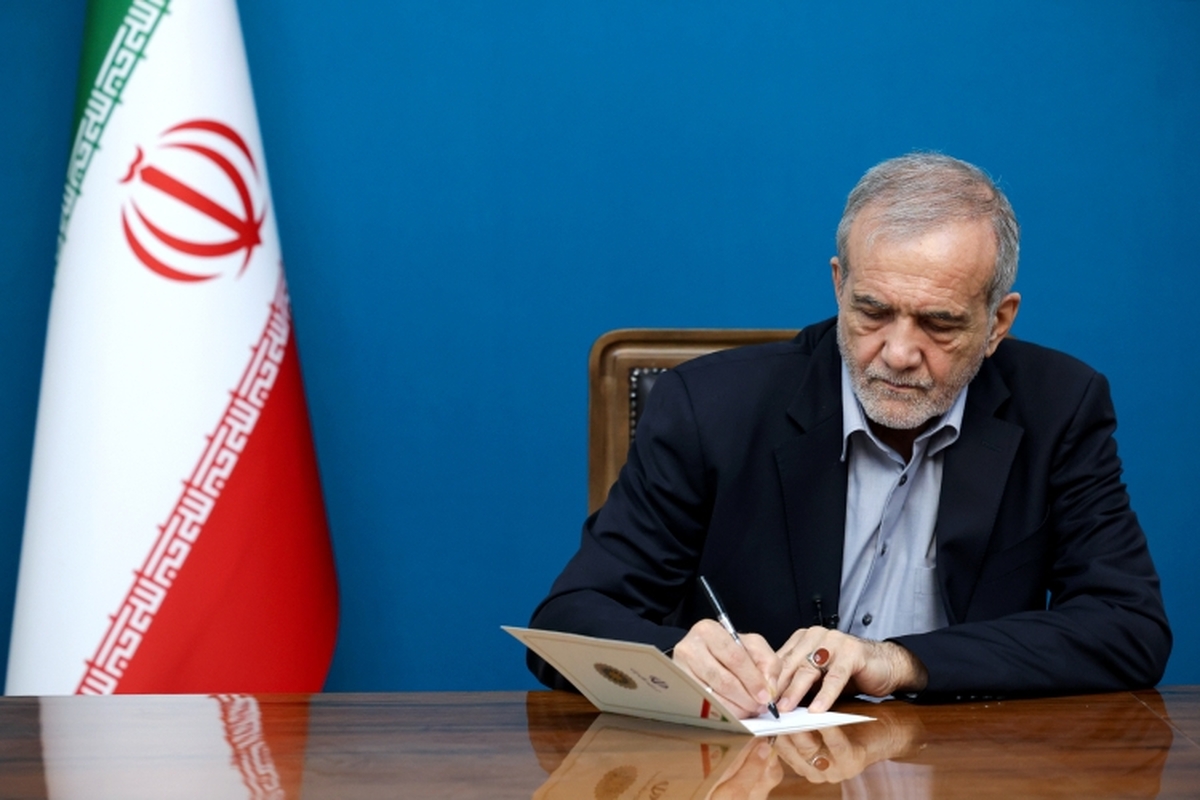 پیام تسلیت پزشکیان در پی درگذشت مادر شهیدان حسینی مزینانی