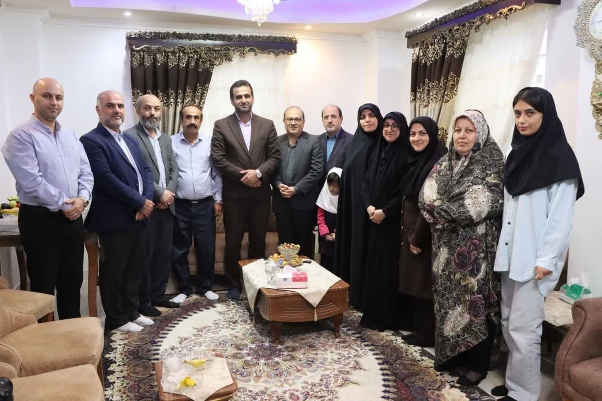 دیدار رئیس دانشگاه آزاد اسلامی گیلان با خانواده دانشجوی آزاده و جانباز هشت سال دفاع مقدس