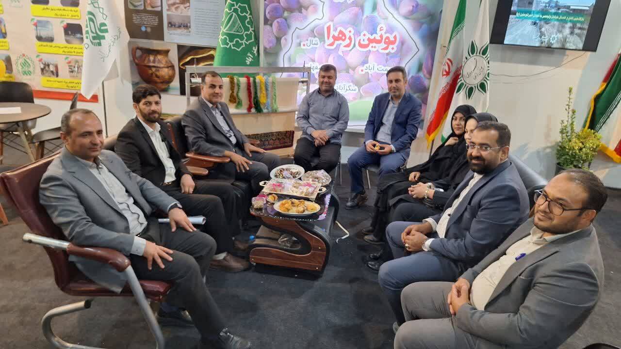 نمایشگاه دستاوردهای مدیریت شهری در قزوین افتتاح شد