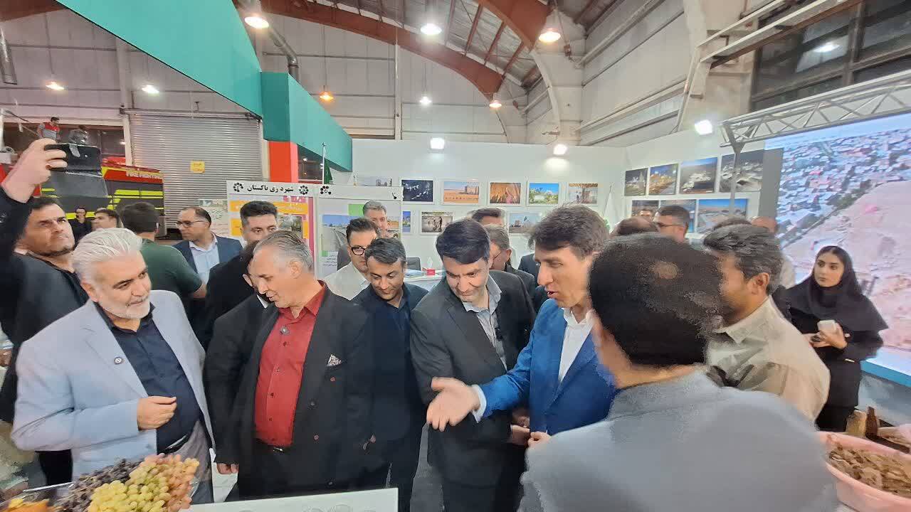 نمایشگاه دستاوردهای مدیریت شهری در قزوین افتتاح شد