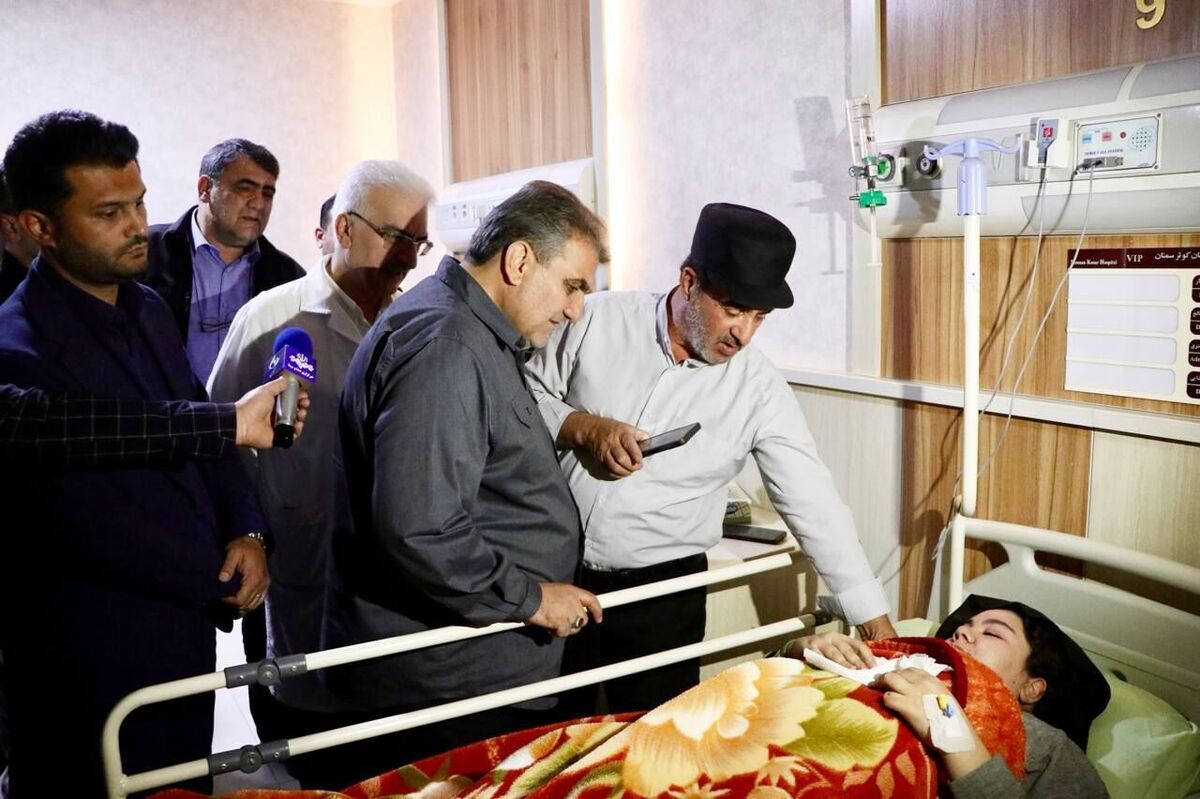 استاندار سمنان از مصدومان حادثه‌ی اتوبوس دانشجویان عیادت کرد