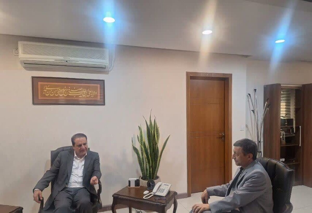  دیدار استاندار ایلام با رئیس ستاد اجرایی فرمان حضرت امام(ره)