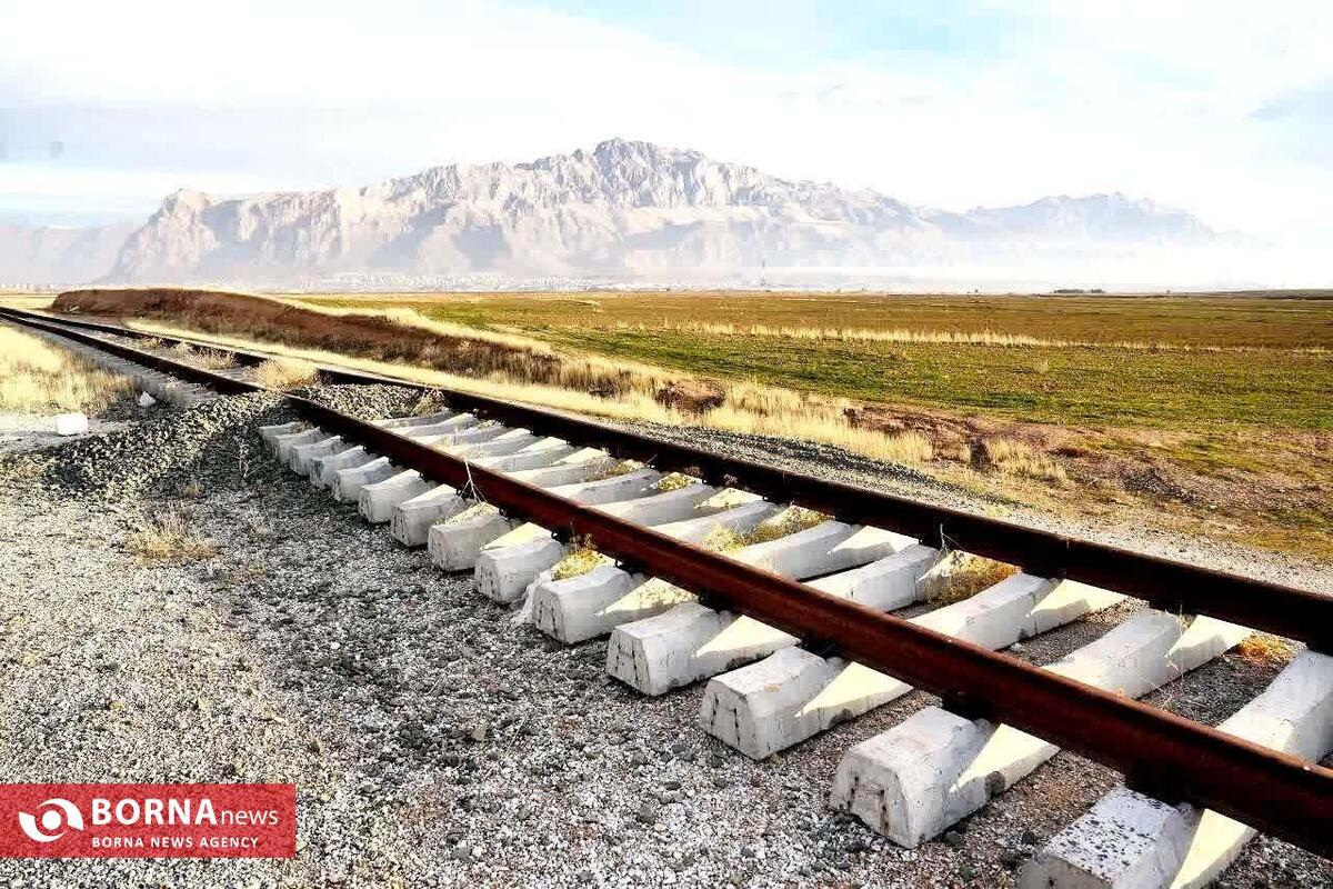 آغاز ریل‌گذاری خط راه‌آهن کرمانشاه‌ـ‌اسلام‌آبادغرب