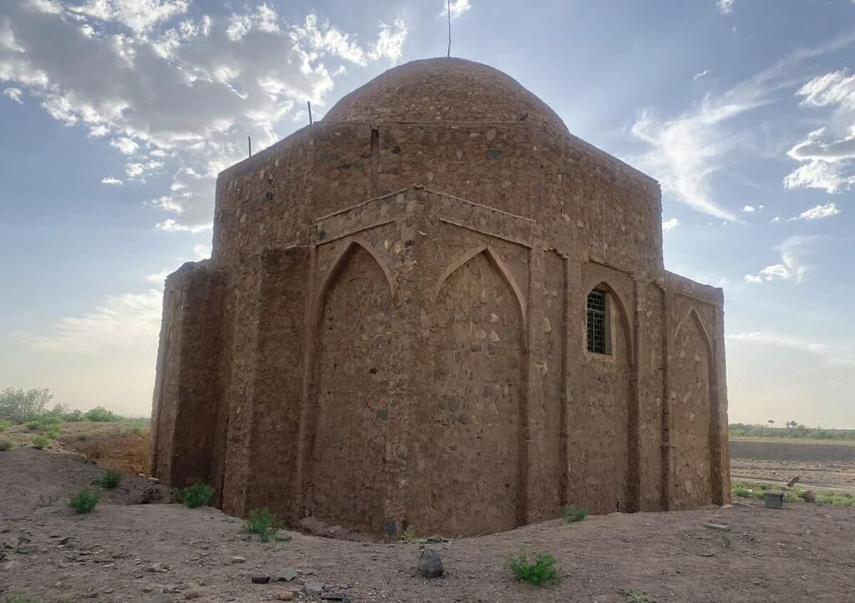 بنای ۹۰۰ ساله در انزوا/ تخریب تدریجی میر زبیر سیرجان