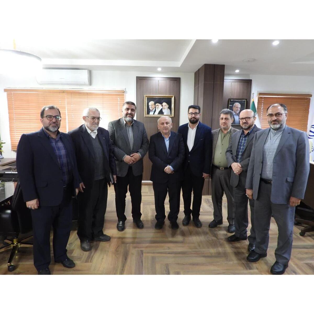 از هم‌افزایی فرهنگی تا حمایت از اردوهای تربیتی در نشست صمیمانه استاندار مازندران با اعضای کانون مداحان