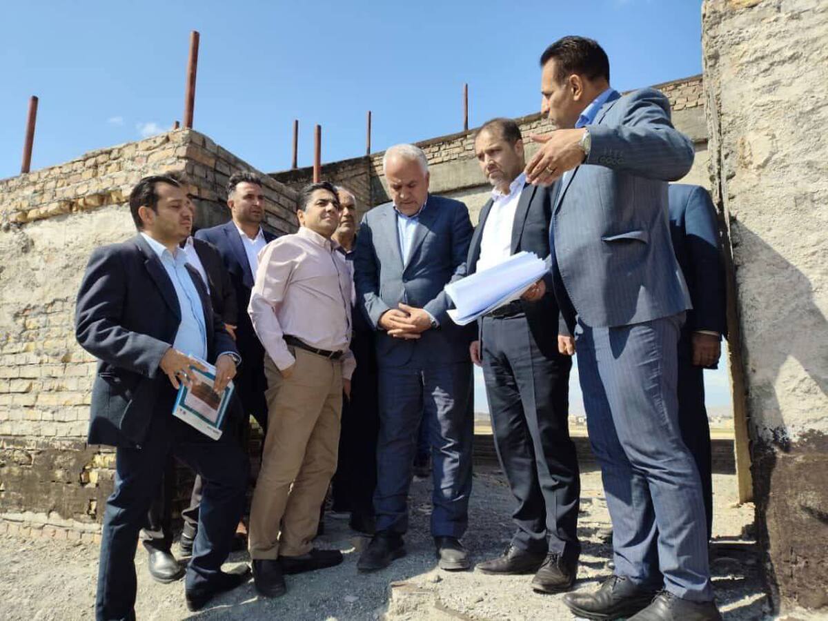 بازدید معاون وزیر ورزش و جوانان از استادیوم ۵ هزار نفری شهرستان خوی