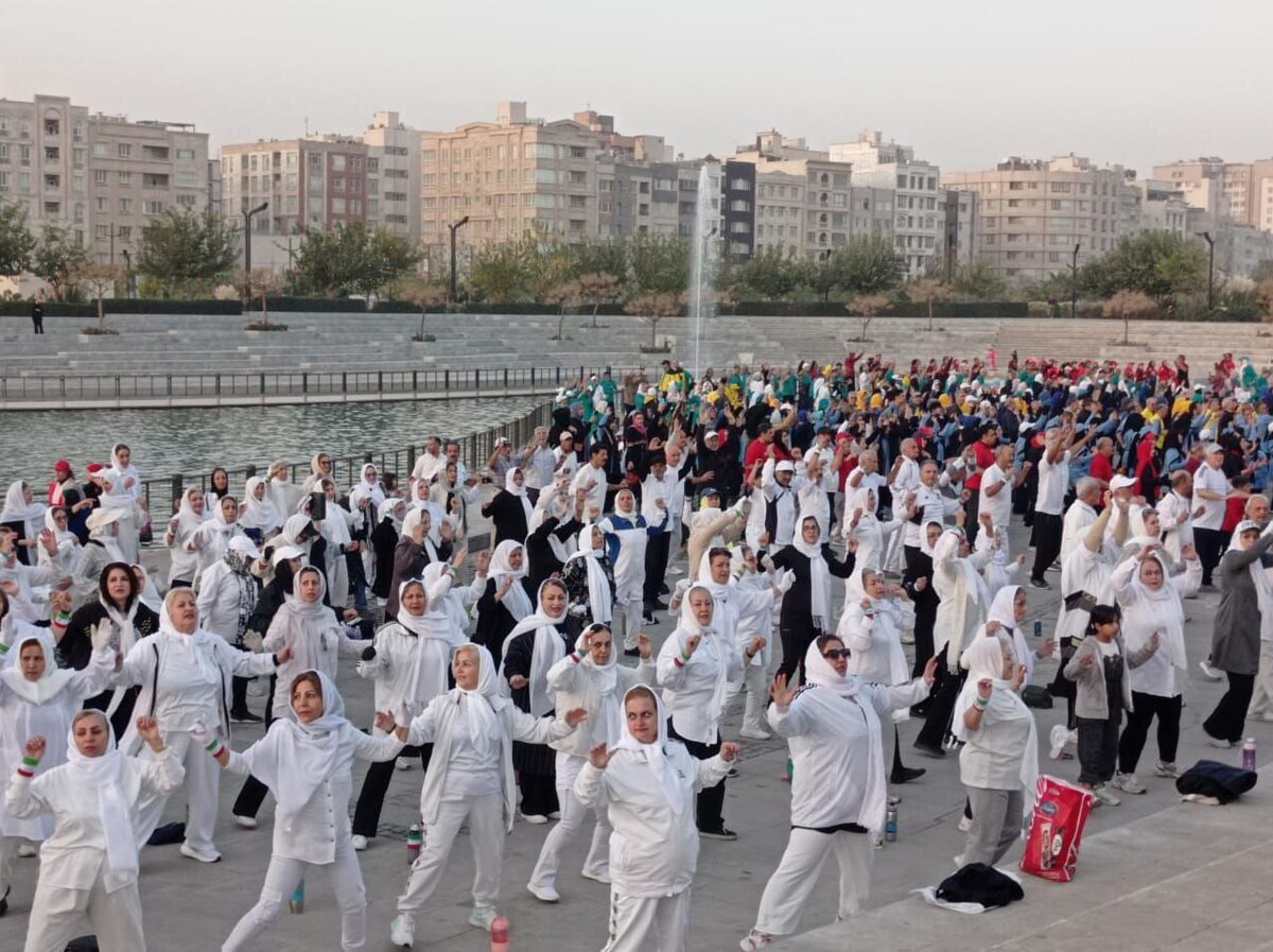 همایش بزرگ ورزش صبحگاهی در پارک برکت مشهد با حضور بیش از سه‌هزار نفر برگزار شد
