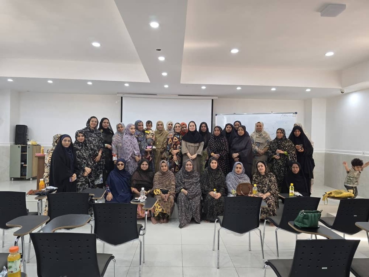 کارگاه دانش‌افزایی سلامت بانوان در جزیره هرمز برگزار شد