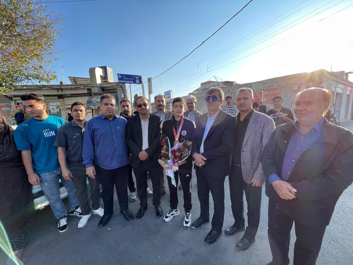 استقبال مسئولان شهرستان بافت از دارنده مدال برنز المپیاد استعداد‌های برتر کشور