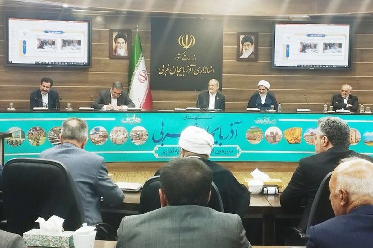 پزشکیان: نخبه کسی است که اگر به مشکل برخورد، در نرود