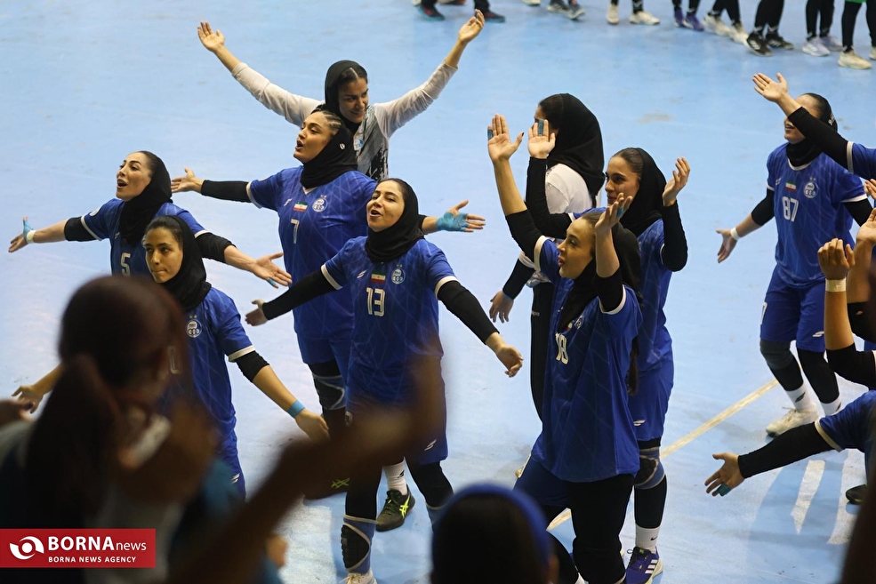 دیدار تیم های هندبال دختران استقلال - کسری گرمدره