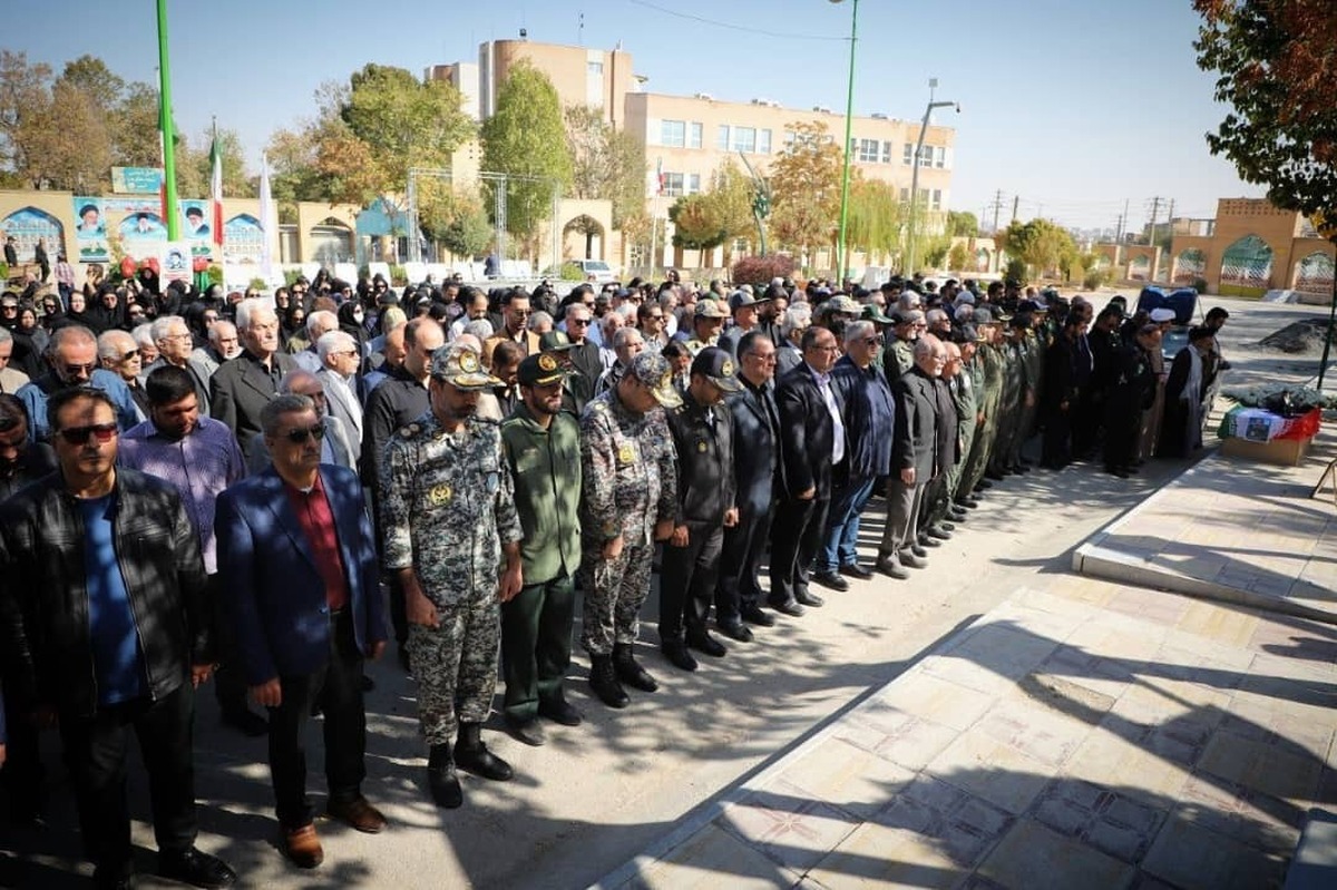 پیکر جانباز سرافراز سرتیپ دوم خلبان محمد طیبی در اراک تشییع شد
