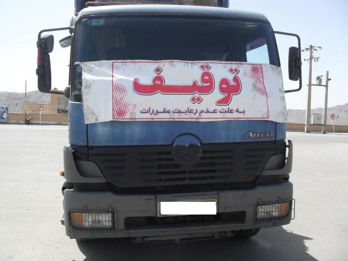 توقف تریلی حامل بار قیر به رانندگی نوجوانی ۱۴ ساله در همدان