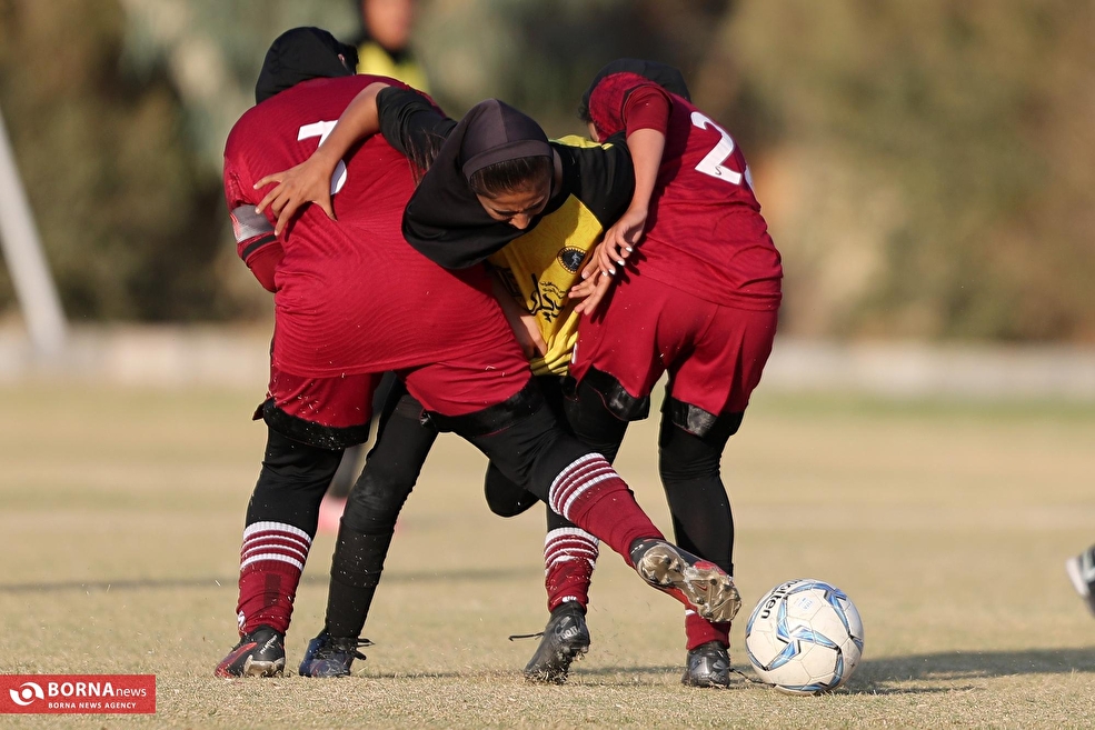 دیدار تیم های فوتبال دختران آراد ورزش زاگرس - توکان مهام ایریا