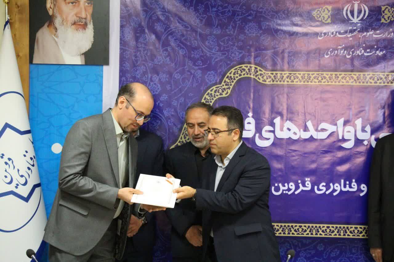 پارکهای علم و فناوری بایستی از دولت محوری خارج شده و متناسب با نیازها نهادسازی کنند پارکهای علم و فناوری بایستی از دولت محوری خارج شده و متناسب با نیازها نهادسازی کنند