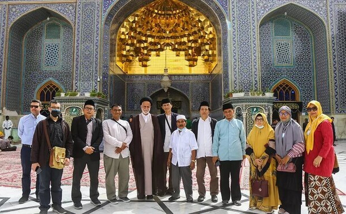 پیشتازی گردشگران آمریکایی در بازدید از حرم حضرت معصومه (س)