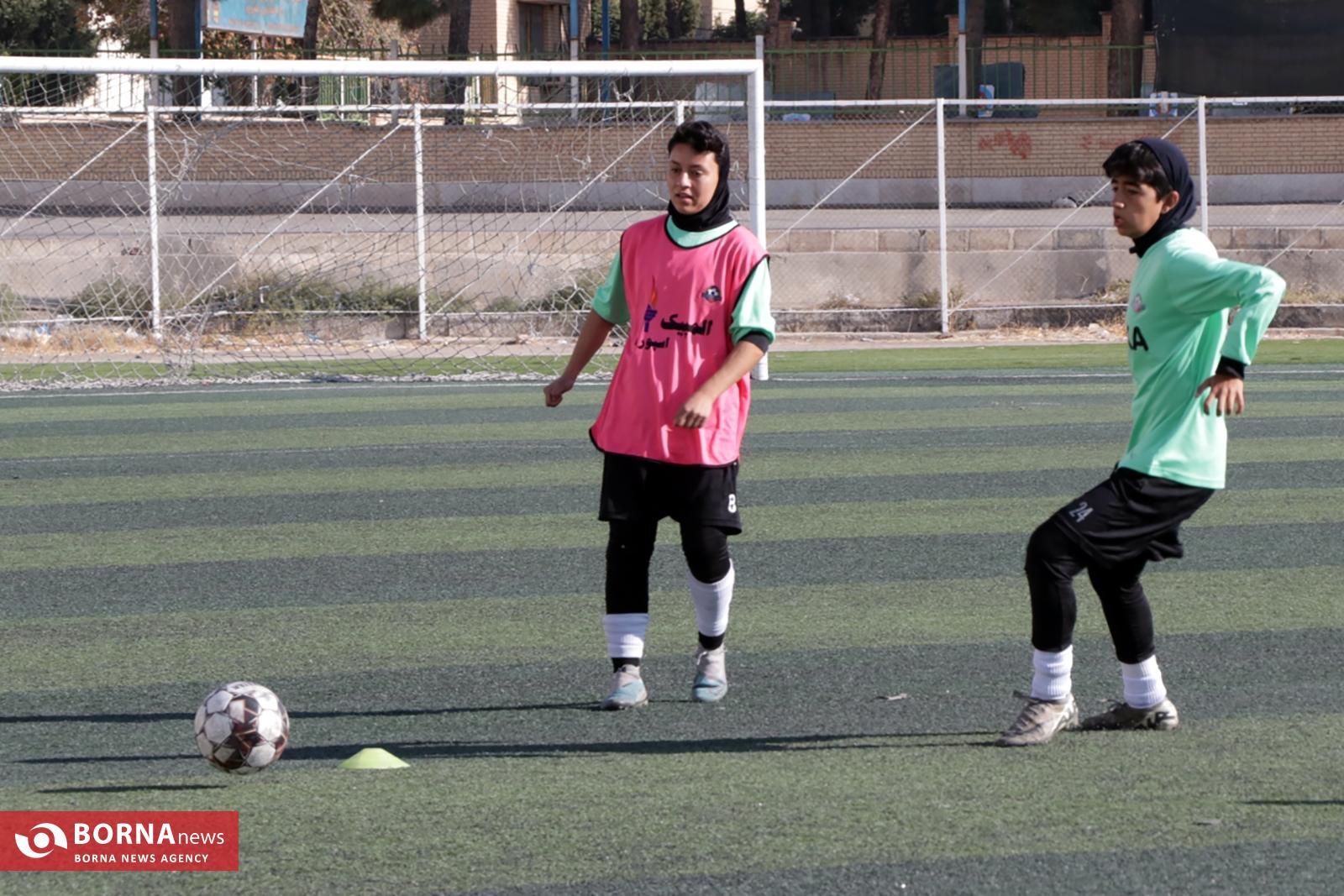 ایساتیس‌کران فارس میزبان ایستای کرج در لیگ فوتبال بانوان