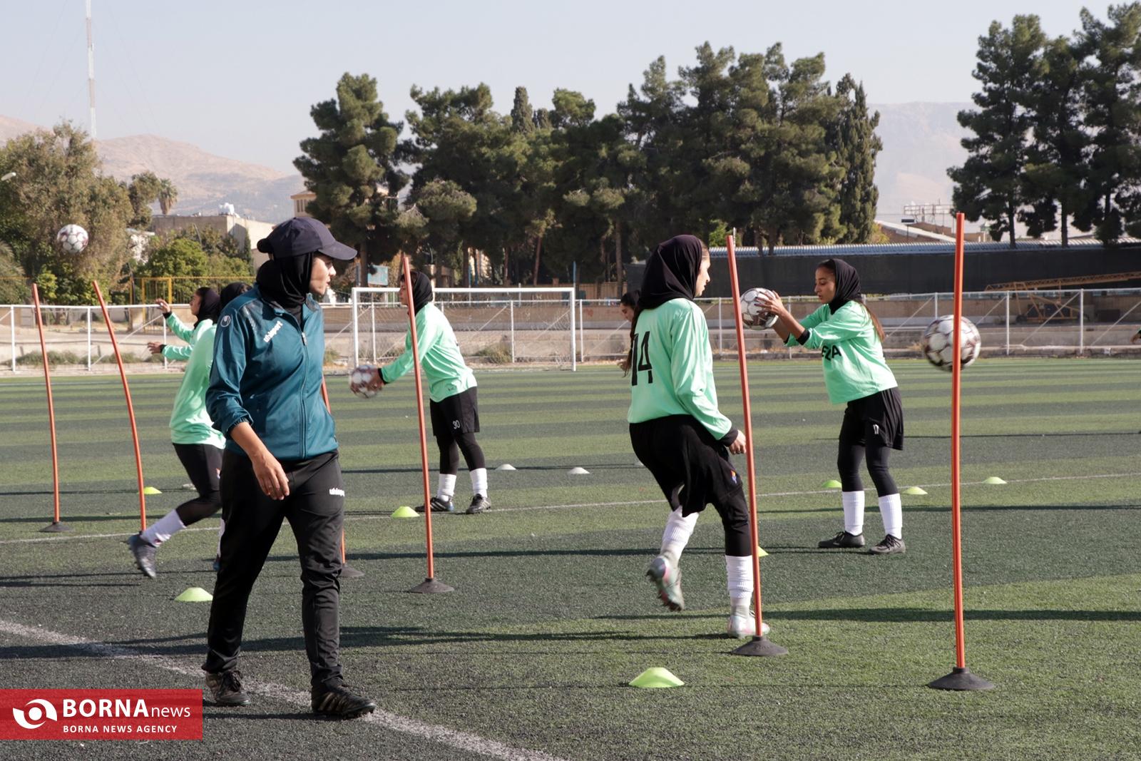ایساتیس‌کران فارس میزبان ایستای کرج در لیگ فوتبال بانوان