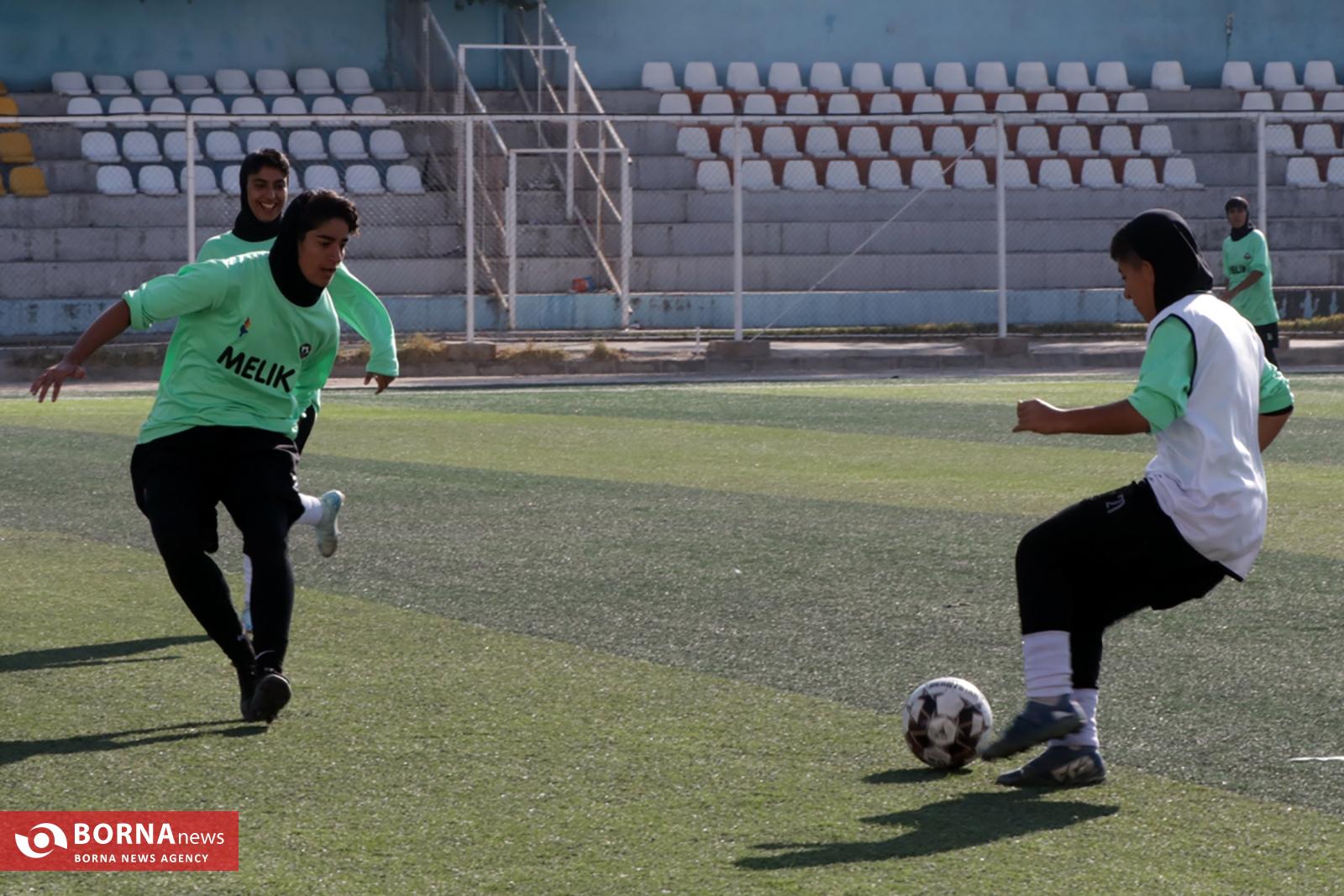 ایساتیس‌کران فارس میزبان ایستای کرج در لیگ فوتبال بانوان