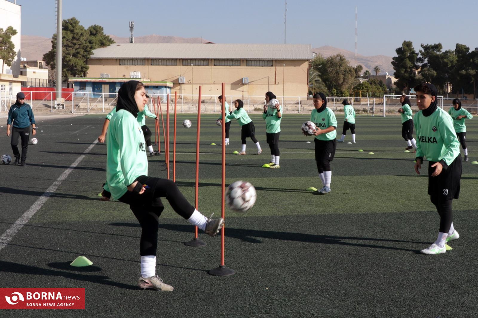 ایساتیس‌کران فارس میزبان ایستای کرج در لیگ فوتبال بانوان