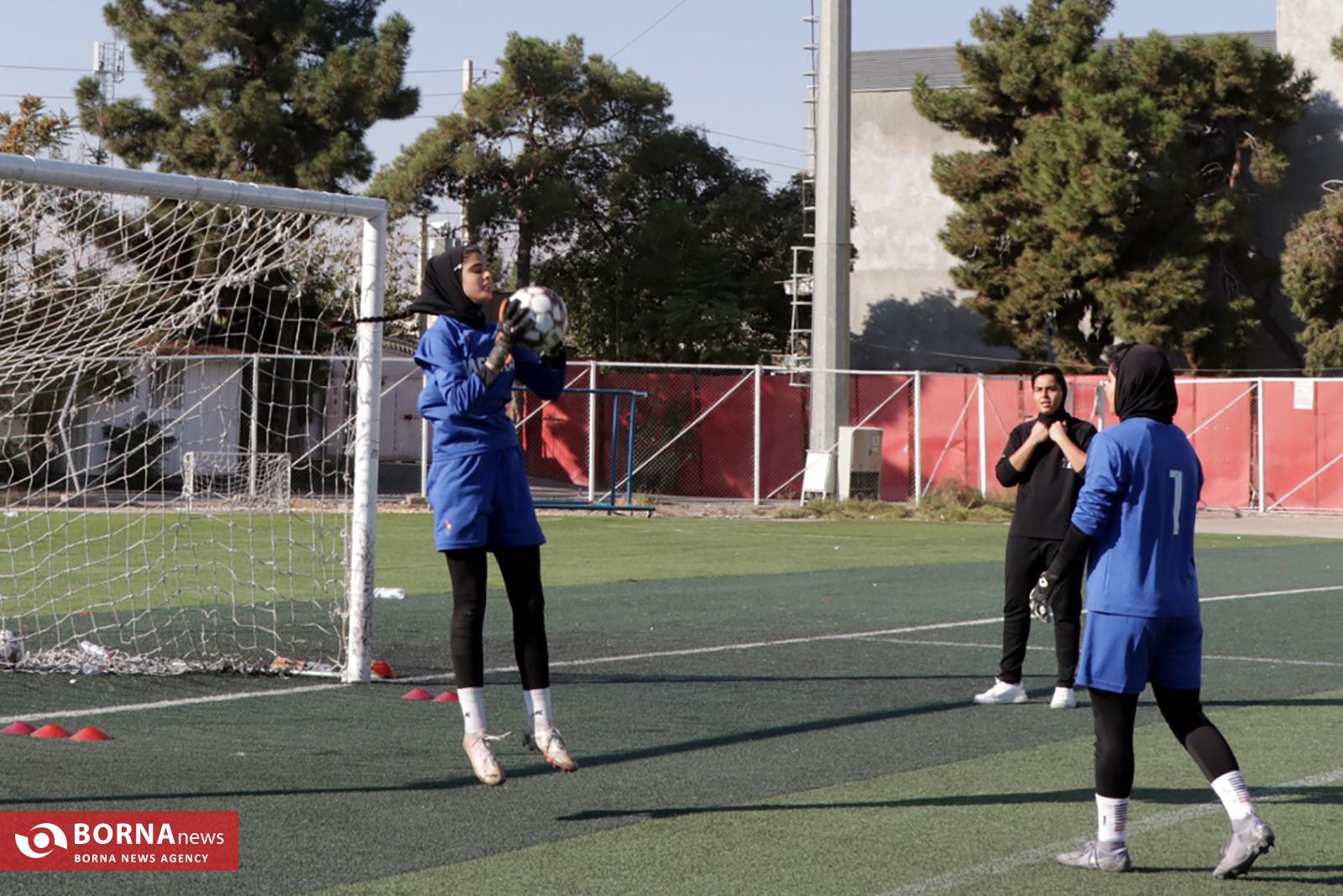 ایساتیس‌کران فارس میزبان ایستای کرج در لیگ فوتبال بانوان