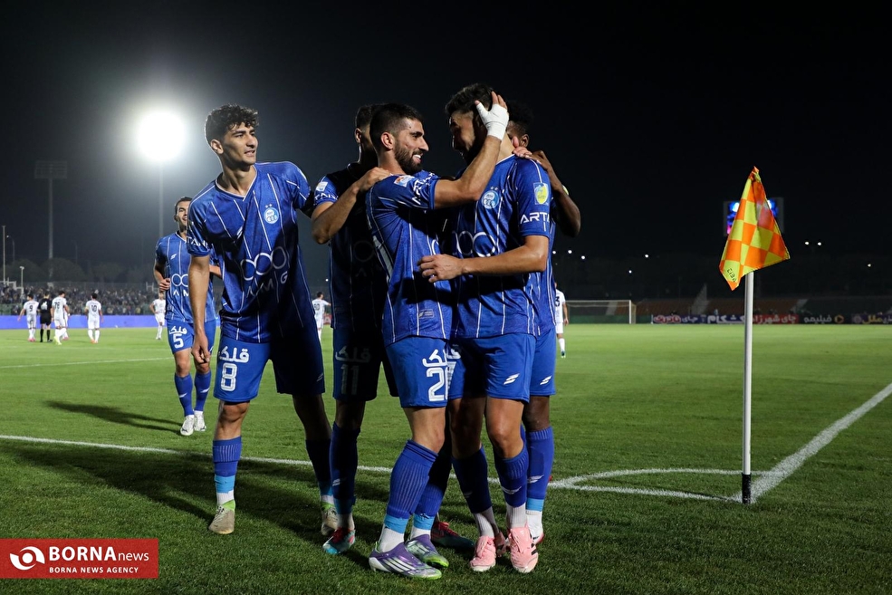 دیدار تیم های فوتبال استقلال - آلومینیوم