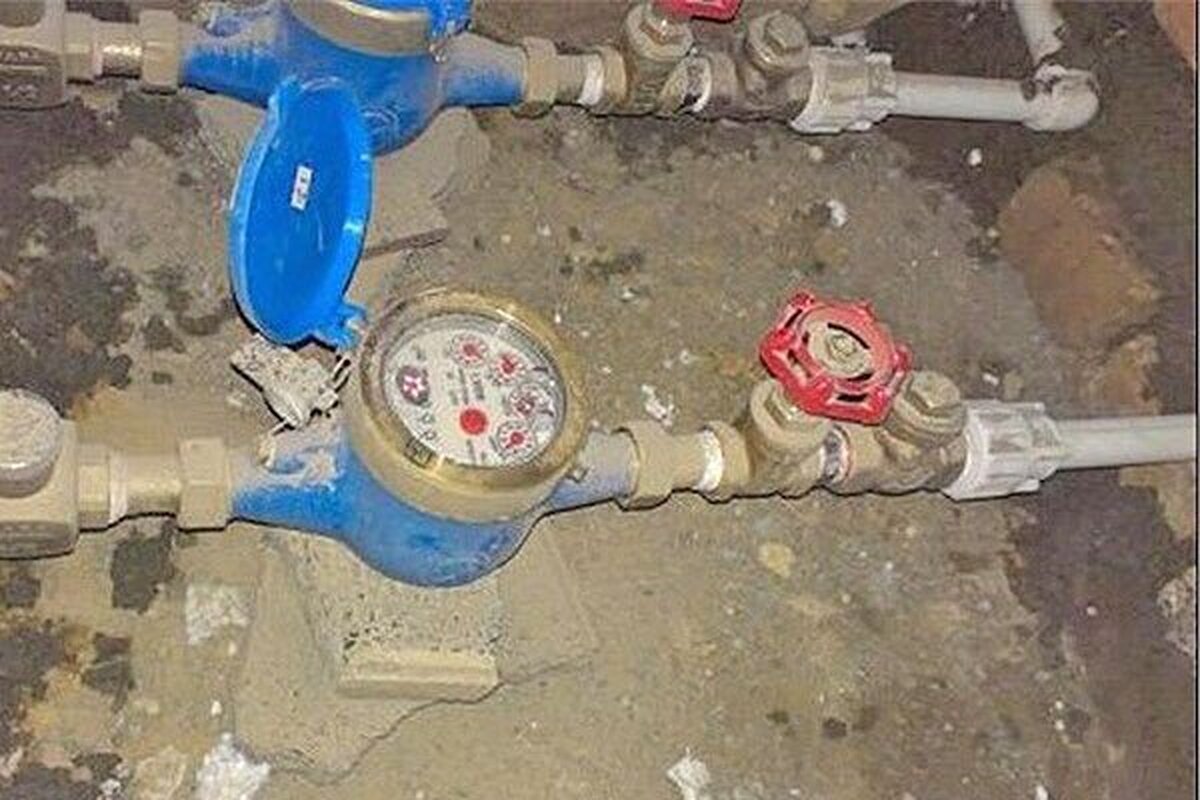 سارق حرفه‌ای کنتور آب منازل نیمه ساز در آران و بیدگل دستگیر شد