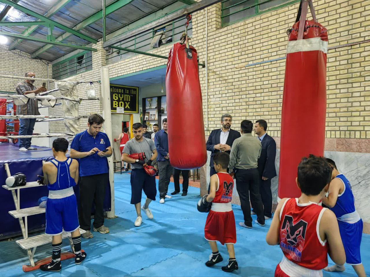 فرماندار قدس از سالن بوکس بازدید کرد/ قولمساعدت برای رفع مشکلات فرماندار قدس از سالن بوکس بازدید کرد/ قولمساعدت برای رفع مشکلات