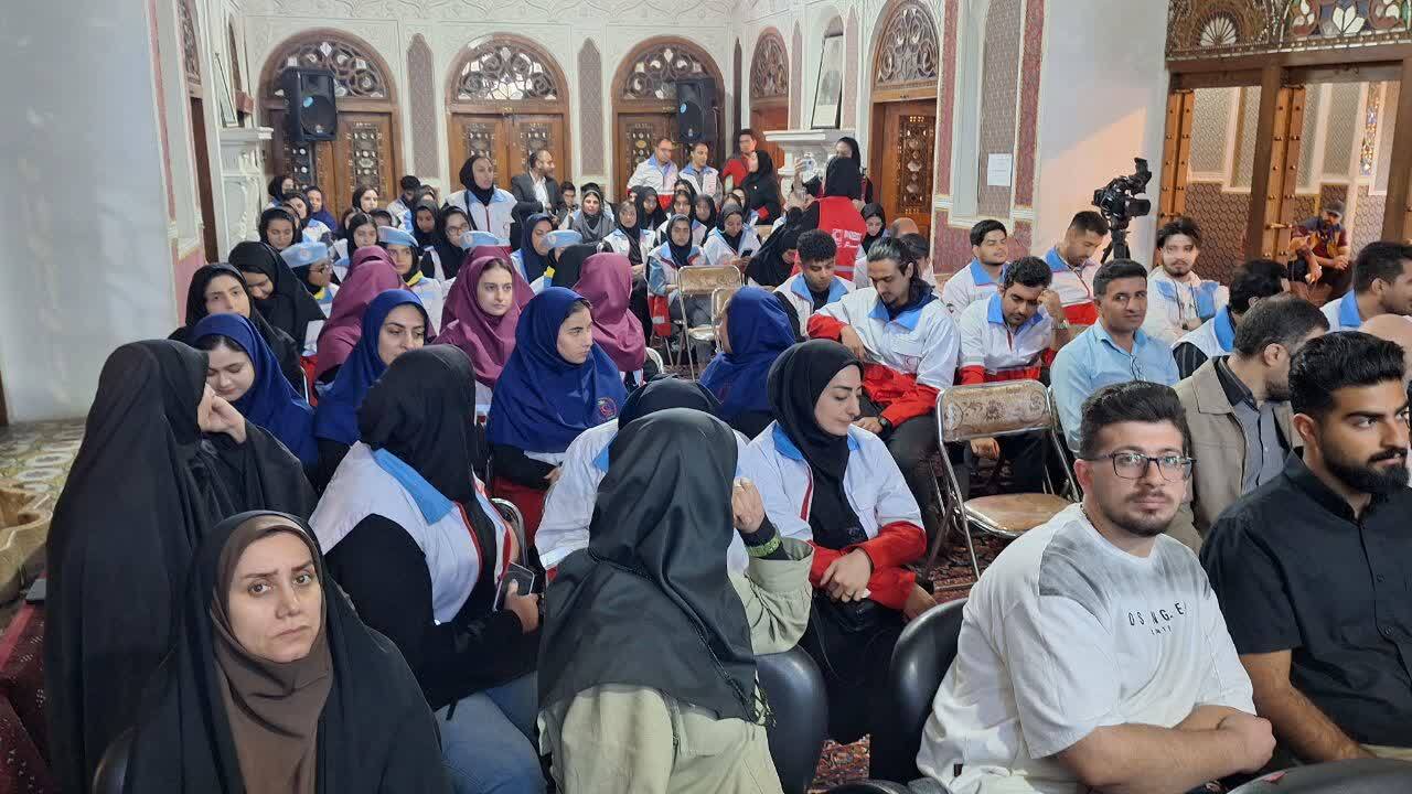 جوانان هلال احمر ایثار و بخشش را از ائمه معصومین و زهرای مرضیه الگو گرفته اند