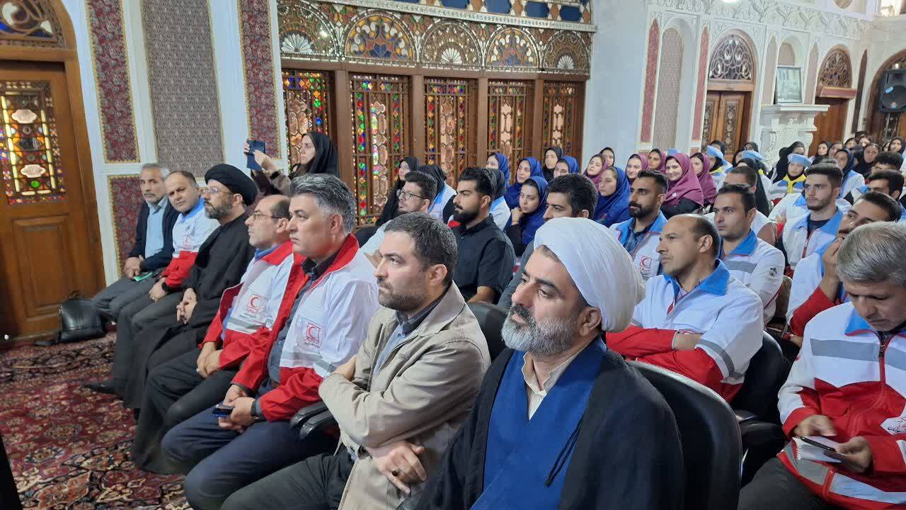 جوانان هلال احمر ایثار و بخشش را از ائمه معصومین و زهرای مرضیه الگو گرفته اند