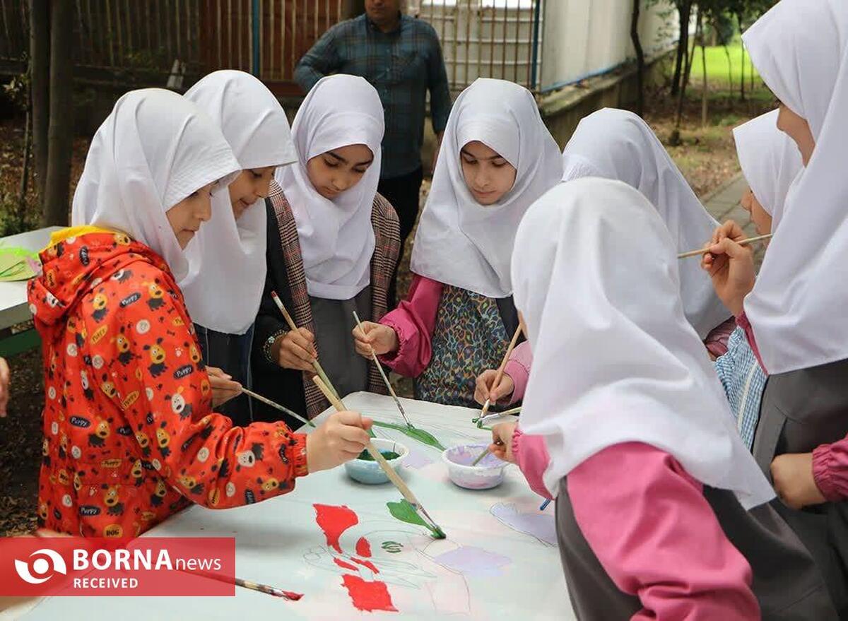 روایت تصویری ویژه‌برنامه «به رنگ مدرسه، به عطر دانایی» در آستانه یوم‌الله ۱۳ آبان در رشت برگزار شد