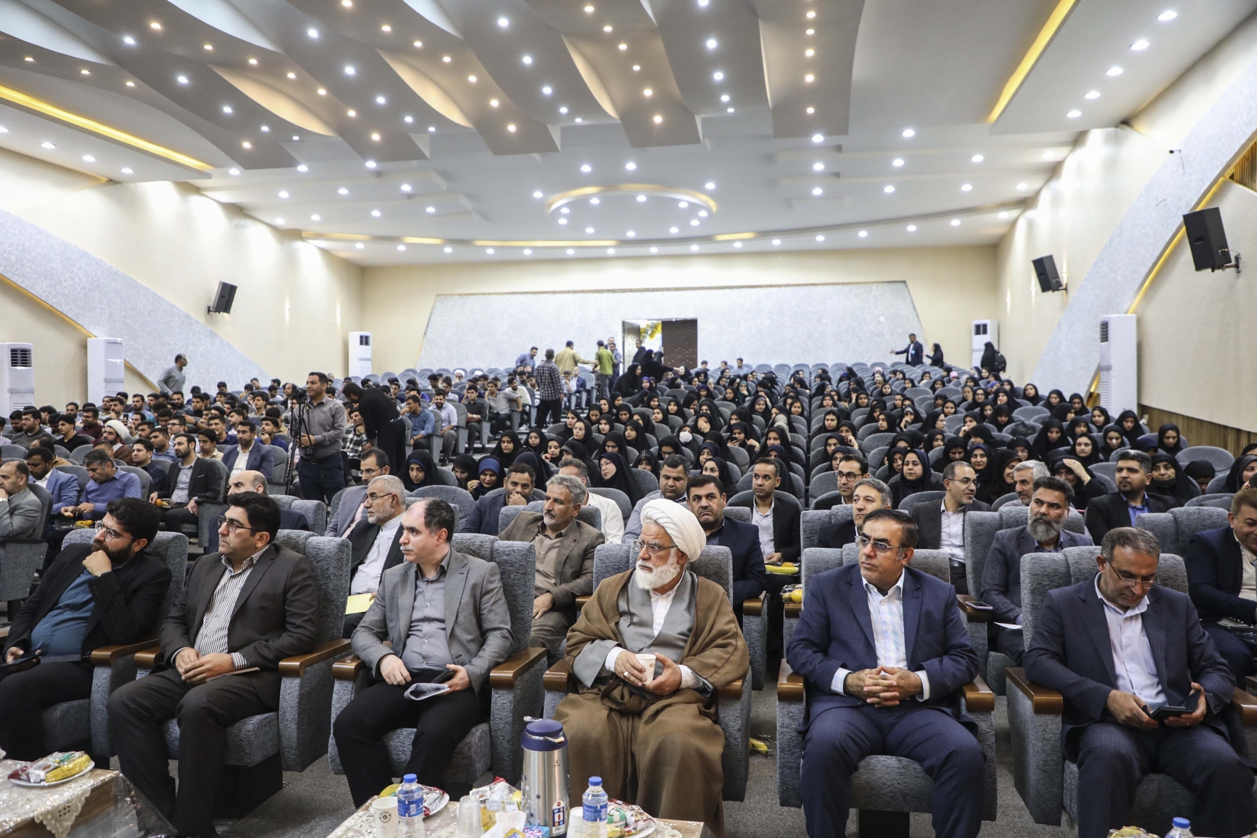 استاندار خوزستان: دانشگاه فرهنگیان علاوه بر آموزش آکادمیک باید کانون آموزش مهارتهای زندگی اجتماعی و فرهنگساز جامعه باشد استاندار خوزستان: دانشگاه فرهنگیان علاوه بر آموزش آکادمیک باید کانون آموزش مهارتهای زندگی اجتماعی و فرهنگساز جامعه باشد