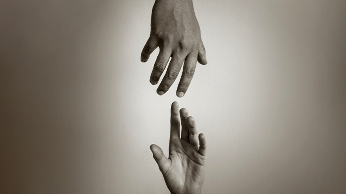 نجات معجزه‌آسای دختر جوان از دریاچه شورابیل توسط مأمور پلیس اردبیل