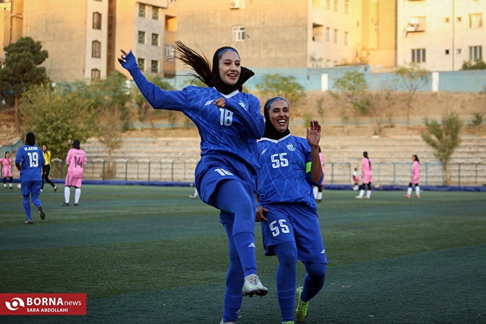 دیدار تیم های فوتبال دختران استقلال - حسن زاده ارومیه