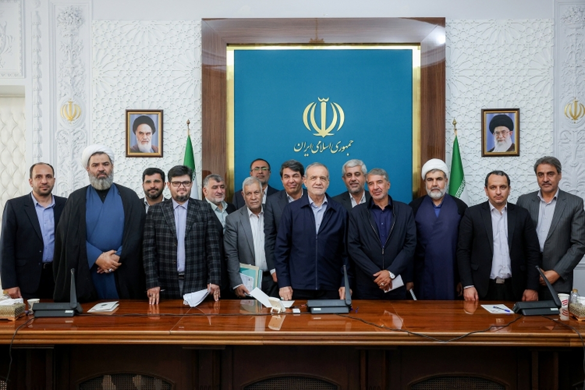 پزشکیان در دیدار استاندار و مجمع نمایندگان کرمان: توان دفاعی امروز کشور قابل مقایسه با پیش از جنگ تحمیلی ۱۲ روزه نیست