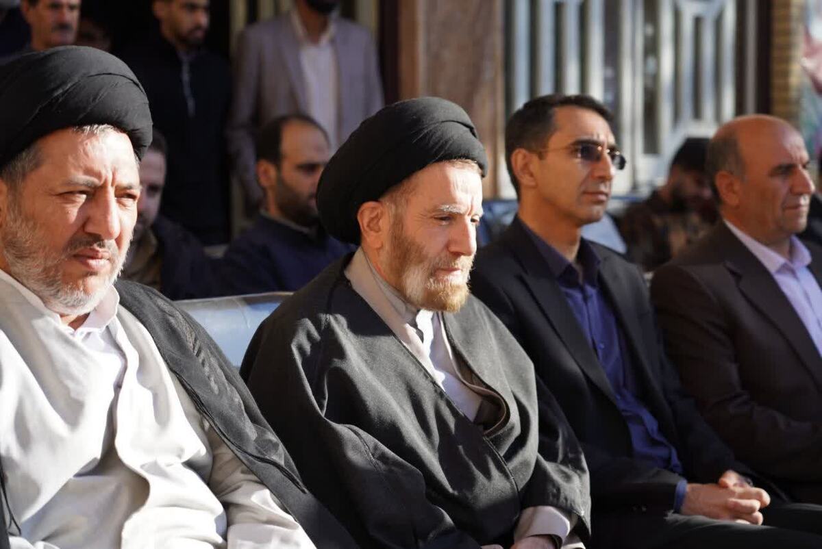 نماینده ولی‌فقیه در لرستان: امروز متحد و استوار در مقابل استکبار ایستاده‌ایم