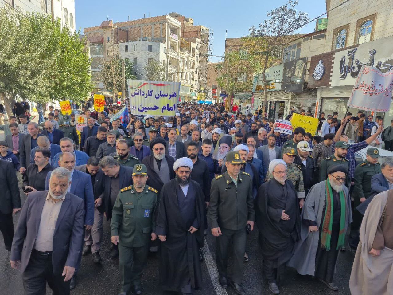 امام جمعه پاکدشت: دشمن در میدان جنگ نرم شکست خواهد خورد؛ بصیرت سلاح دانش‌آموزان امروز است