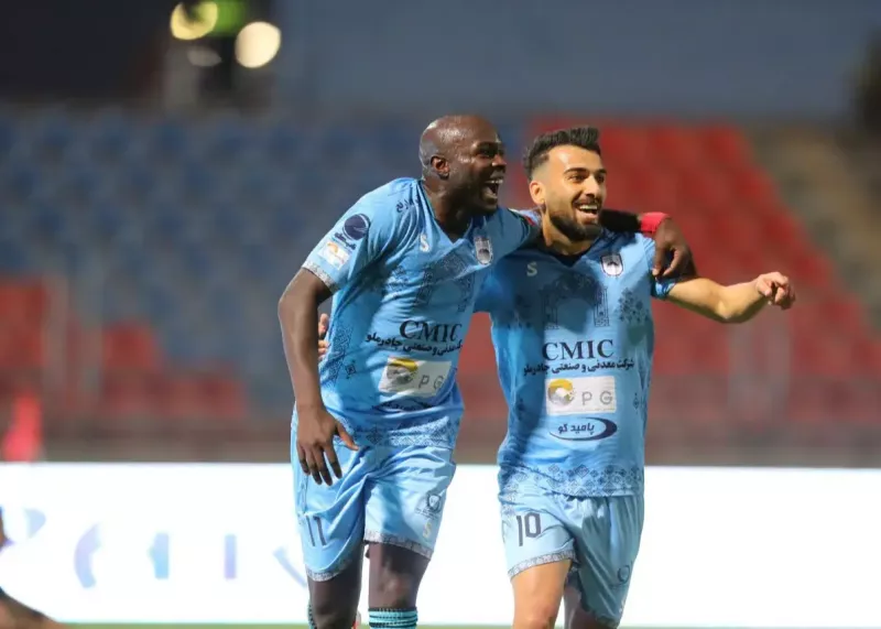 مهاجم اکوادوری چادرملو: زندگی در یزد مثل قدم زدن در دل تاریخ است/ عاشق چلوکباب هستم! مهاجم اکوادوری چادرملو: زندگی در یزد مثل قدم زدن در دل تاریخ است/ عاشق چلوکباب هستم!