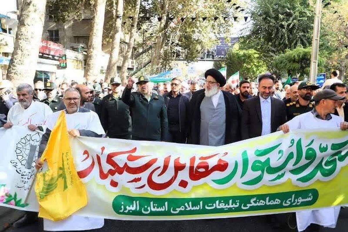 ملت ایران در برابر هیچ قدرتی جز خداوند سر فرود نمی‌آورد