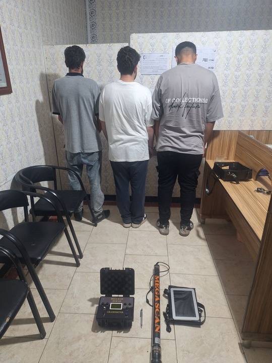 ۳ نفر از عاملان باند حفاری غیرمجاز دستگیر شدند/ کشفوضبط یک دستگاه فلزیاب ۳ نفر از عاملان باند حفاری غیرمجاز دستگیر شدند/ کشفوضبط یک دستگاه فلزیاب
