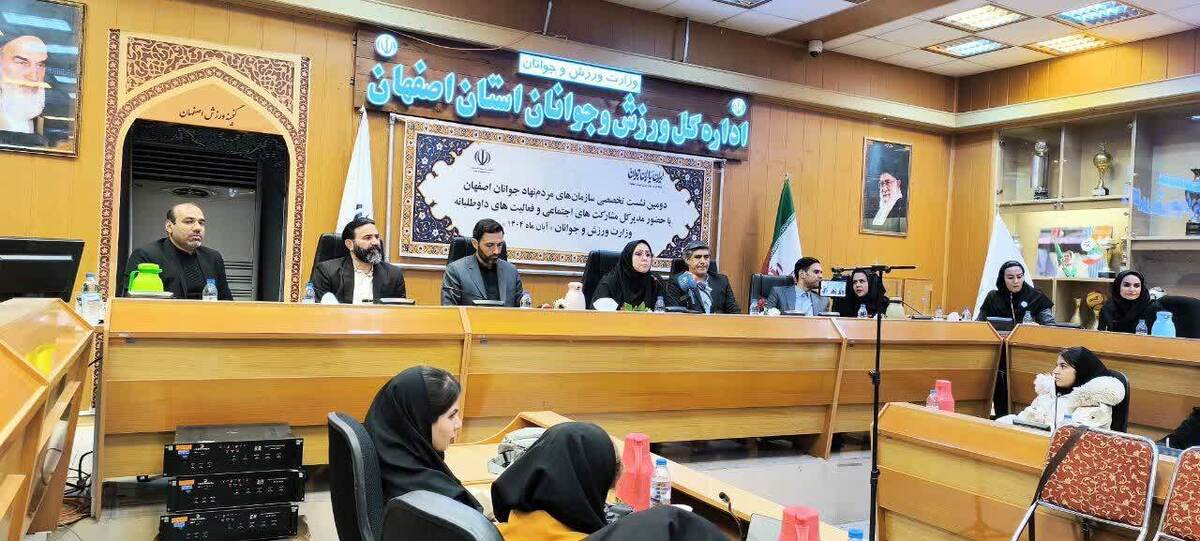 دبیران ملی و استانی شبکه های تخصصی بازوی مشورتی معاونت جوانان خواهند بود