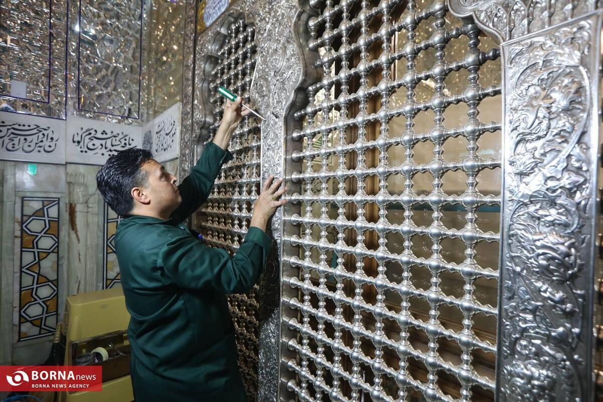 مرمت پنجره فولاد رواق دارالولایه حرم مطهر رضوی + فیلم