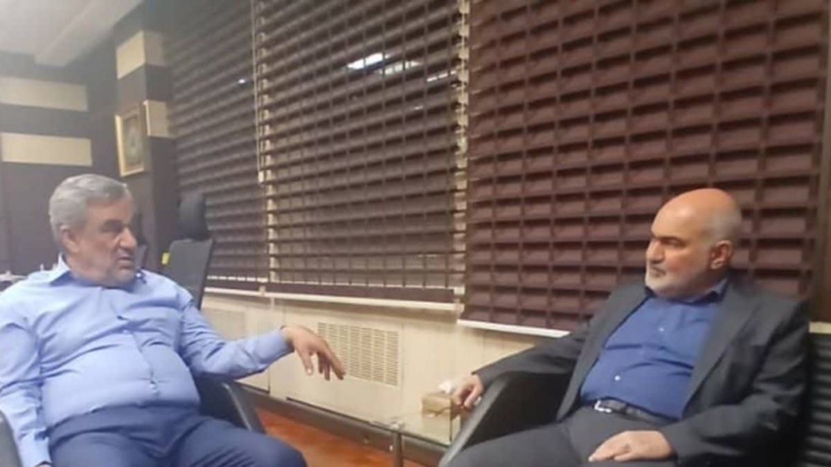 استاندار خوزستان در دیدار با مدیرعامل شرکت ملی نفت؛ تاکید بر مسوولیت‌های اجتماعی و محرومیت‌زدایی / پیگیری جمع‌آوری فلرهای نفتی کریت‌کمپ