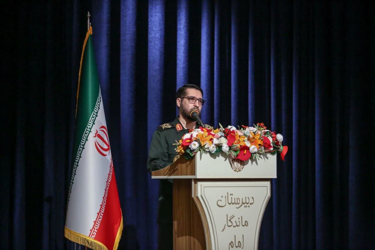 تقدیم ۲۷۰ شهید توسط دبیرستان امام صادق (ع) قم در کشور بی سابقه است