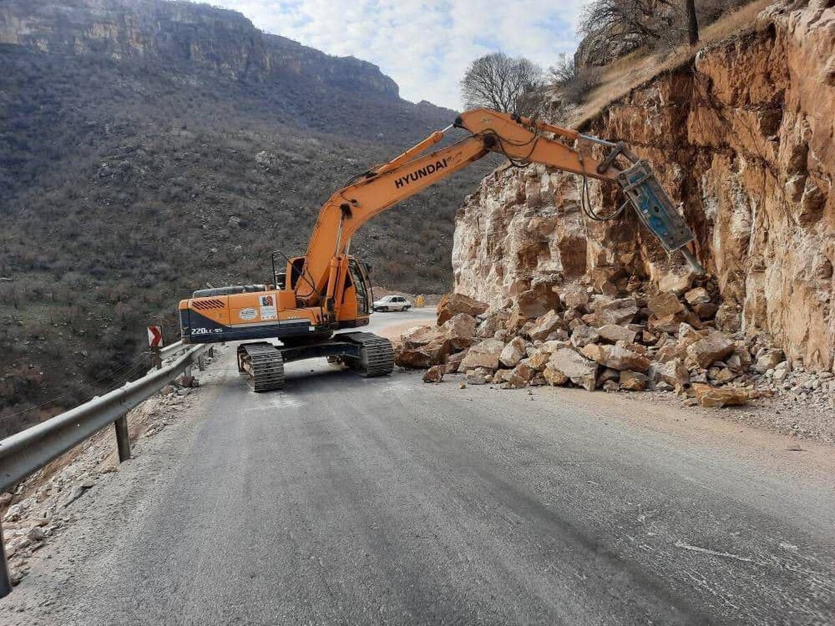 ایمن‌سازی و توسعه راه‌های ارتباطی ایوان شتاب گرفت