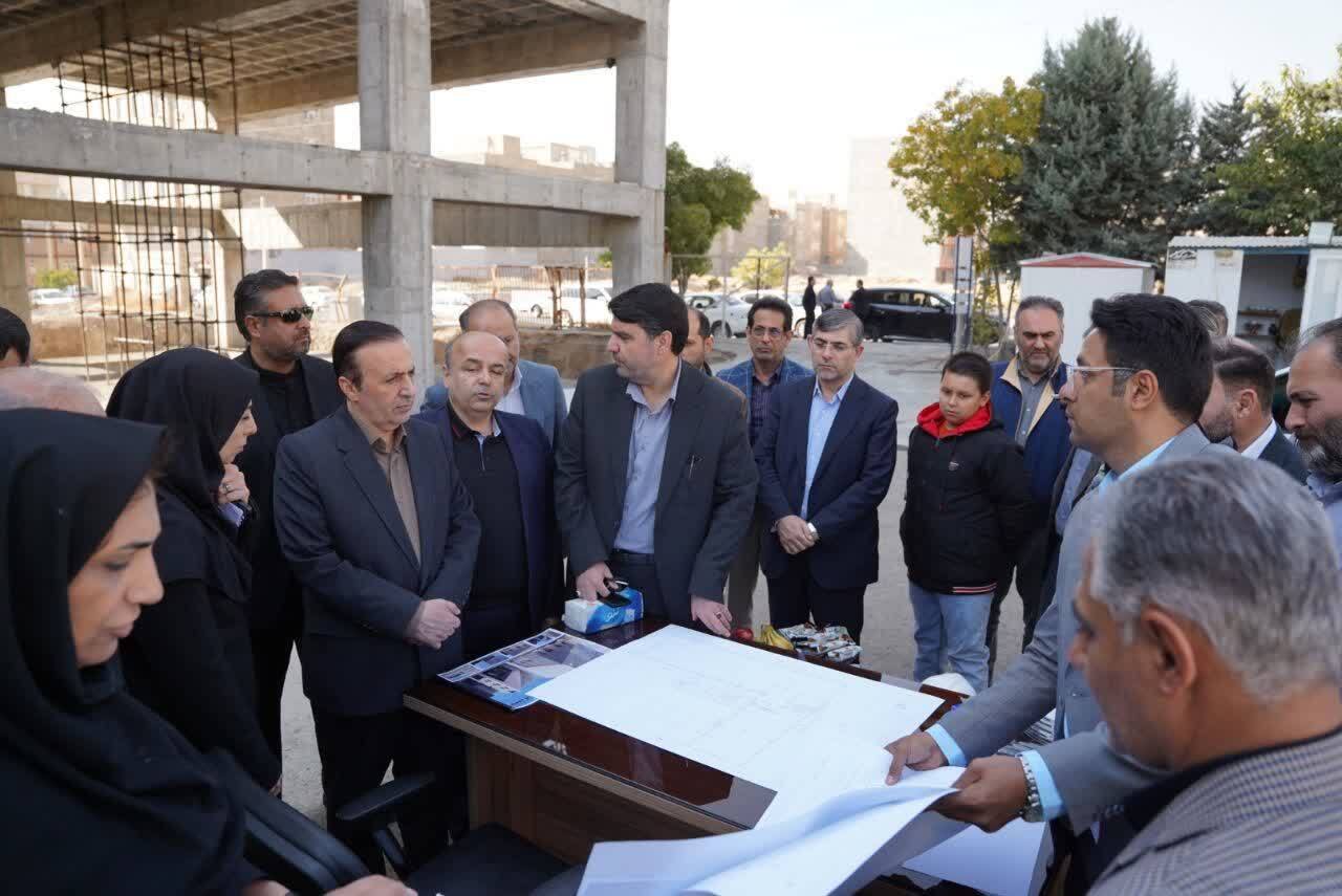 بازدید استاندار قزوین از سالن های ورزشی پونک و پنج هزار نفری