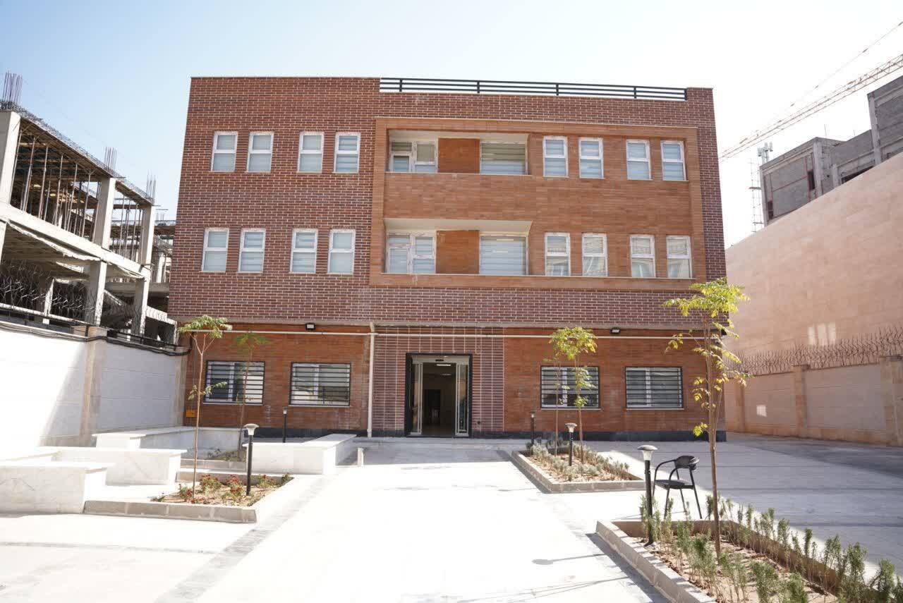 بازدید استاندار قزوین از سالن های ورزشی پونک و پنج هزار نفری